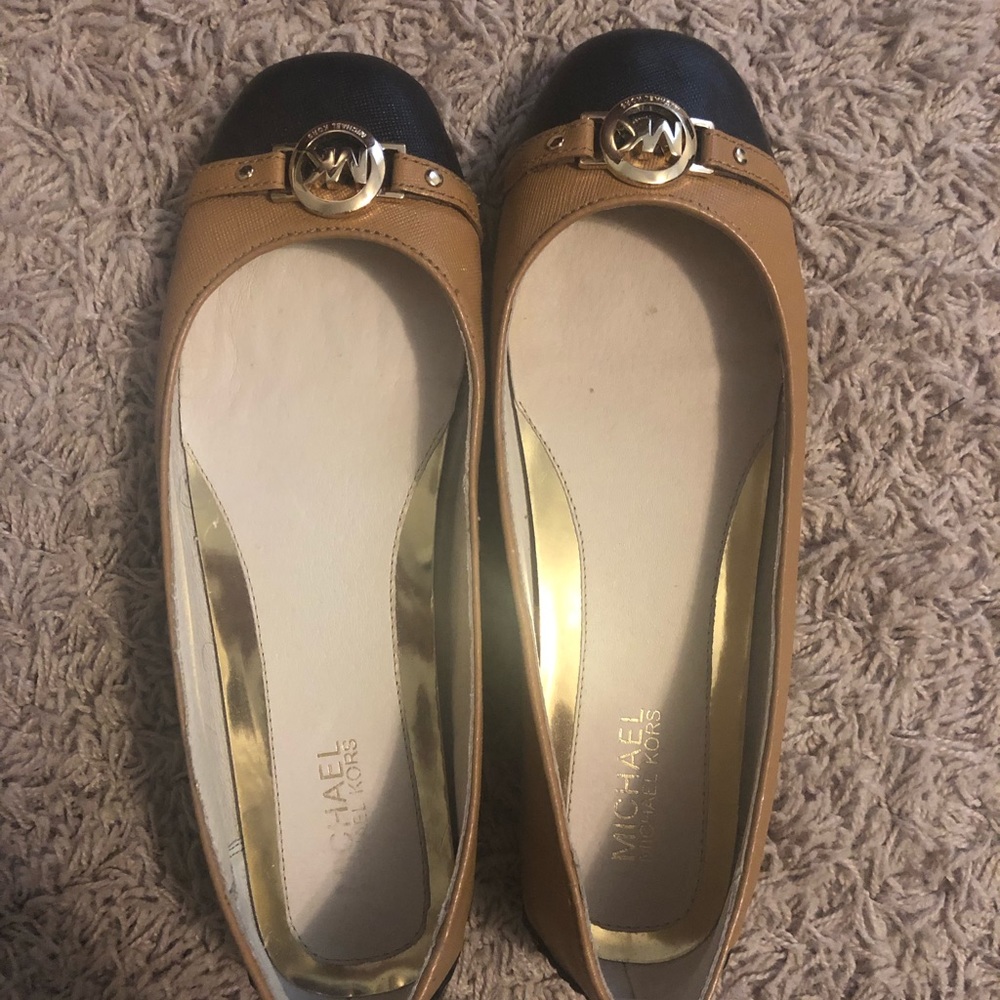 Michael Kors tan and black flats size 8